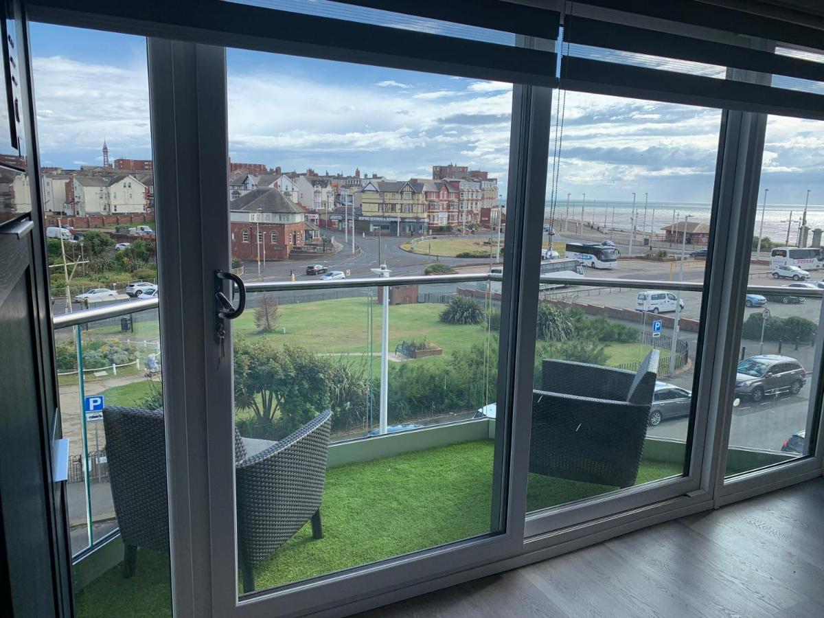 Willshaw Suites For Families Over 25 Only Blackpool Exterior photo